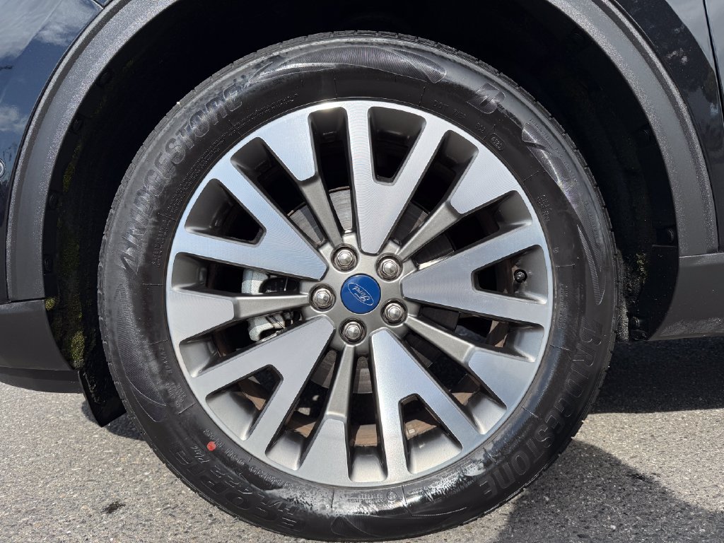 Used 2020 Ford Escape Titanium w/ Titanium Premium Package 2.0 AWD/4WD image 9