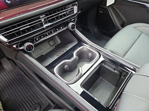 New 2026 Chevrolet Traverse Z71 w/ Enhanced Driving Package image 25