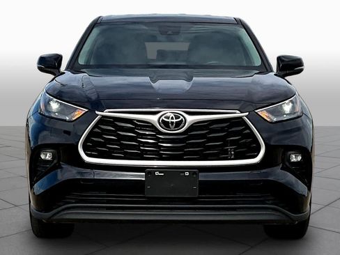 Used 2023 Toyota Highlander LE image 4