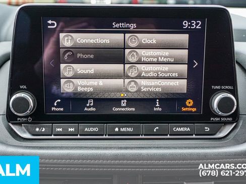 Used 2025 Nissan Rogue SV FWD image 34