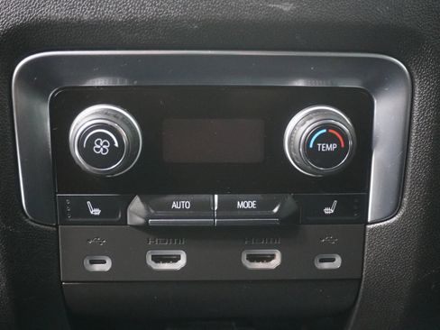 Used 2021 Chevrolet Suburban Premier AWD/4WD image 14