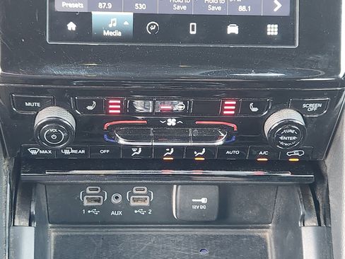 Used 2023 Jeep Grand Cherokee L Laredo image 14