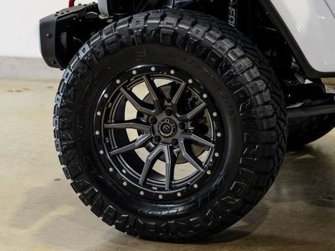 Used 2022 Jeep Wrangler Unlimited Rubicon AWD/4WD image 9