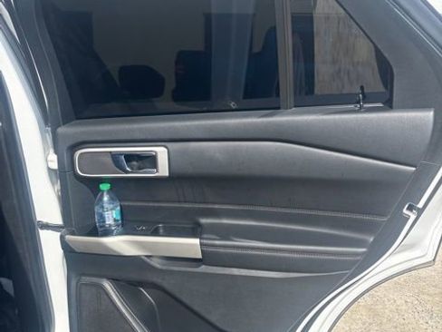 Used 2021 Ford Explorer XLT w/ Equipment Group 202A image 8