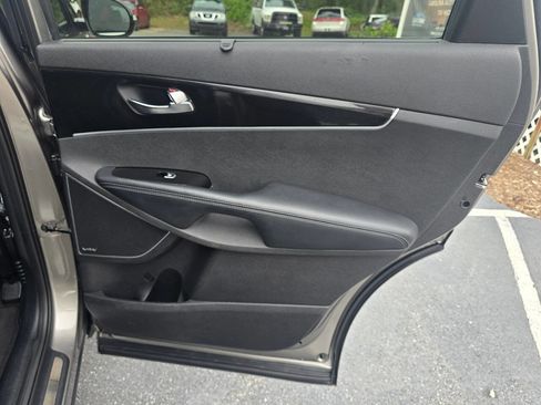 Used 2016 Kia Sorento SX FWD image 16
