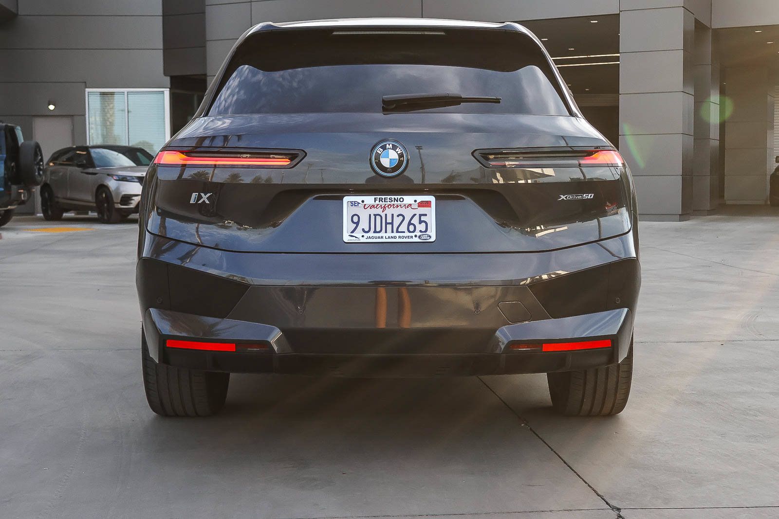 Used 2024 BMW iX xDrive50 w/ Sport Package AWD/4WD image 6