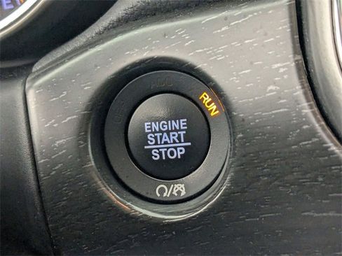 Used 2018 Jeep Grand Cherokee Altitude image 25