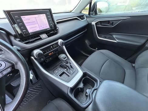 Used 2021 Toyota RAV4 LE image 18