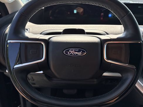 Used 2025 Ford Expedition Max Platinum w/ Driver's Package AWD/4WD image 23