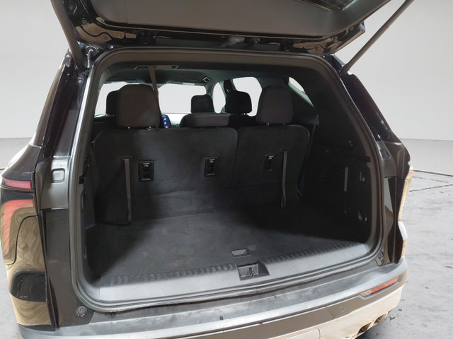 Used 2026 Chevrolet Traverse LT FWD image 13