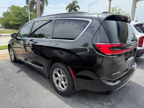 Used 2023 Chrysler Pacifica Limited FWD image 6