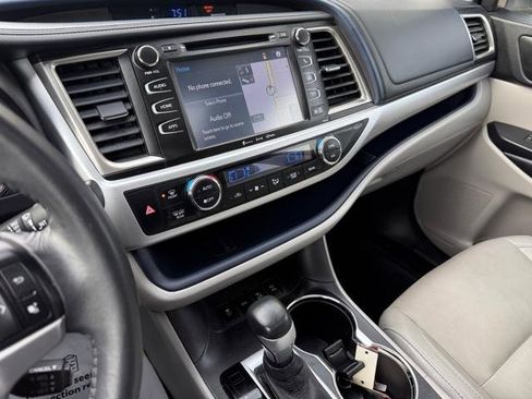 Used 2016 Toyota Highlander XLE image 26