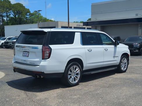 Used 2021 Chevrolet Suburban Premier w/ Premium Package RWD image 4