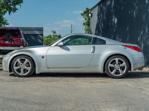 Used 2008 Nissan 350Z Touring RWD image 3