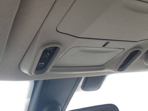 Used 2019 Chrysler Pacifica Limited w/ Tire & Wheel Group FWD image 33
