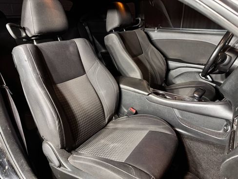 Used 2015 Dodge Challenger SXT RWD image 25