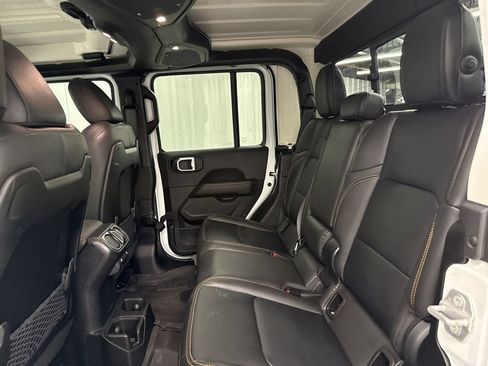 Used 2025 Jeep Gladiator Mojave AWD/4WD image 13