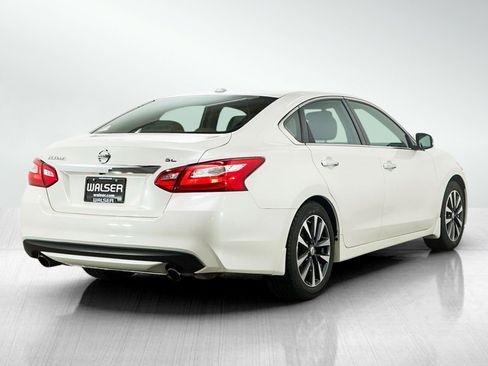 Used 2016 Nissan Altima 2.5 SL w/ Moonroof Package FWD image 5