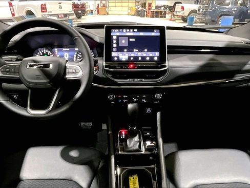New 2026 Jeep Compass Latitude image 5