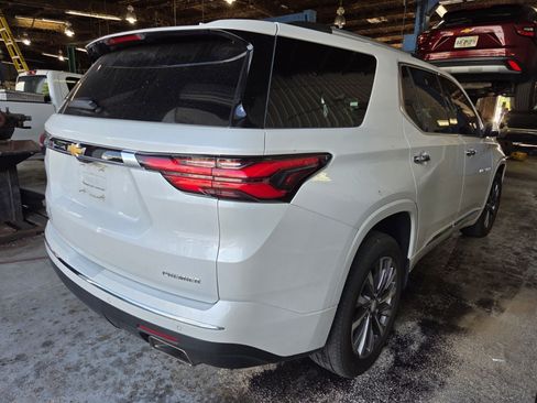 Used 2022 Chevrolet Traverse Premier FWD image 3