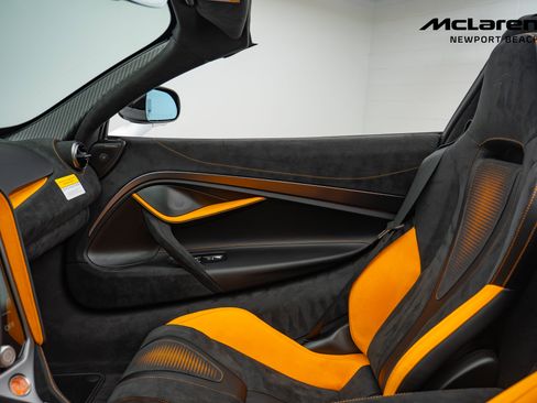 Used 2026 McLaren 750S Spider RWD image 34