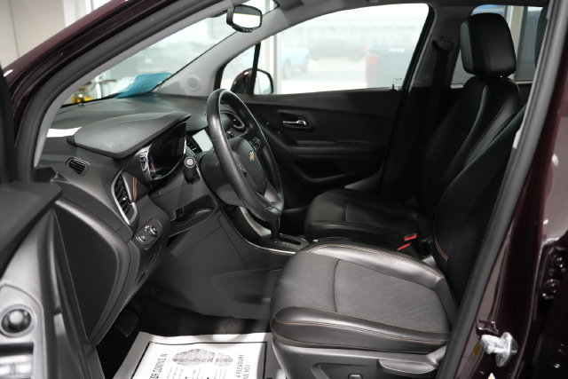 Used 2021 Chevrolet Trax LT AWD/4WD image 14