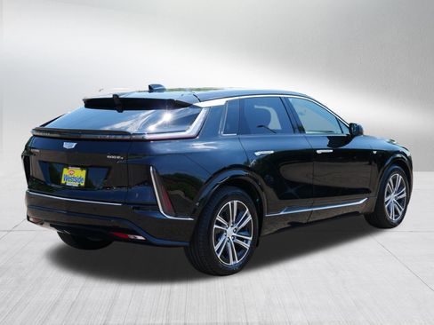 Used 2024 Cadillac Lyriq Luxury AWD/4WD image 7