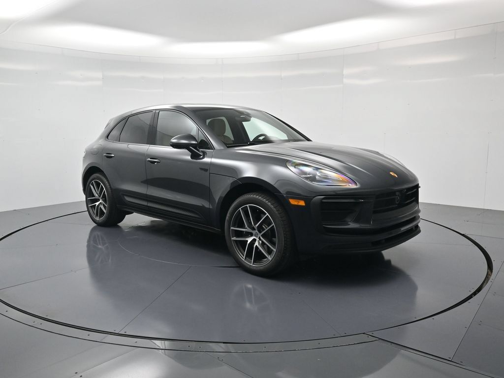 Used 2026 Porsche Macan AWD/4WD image 32