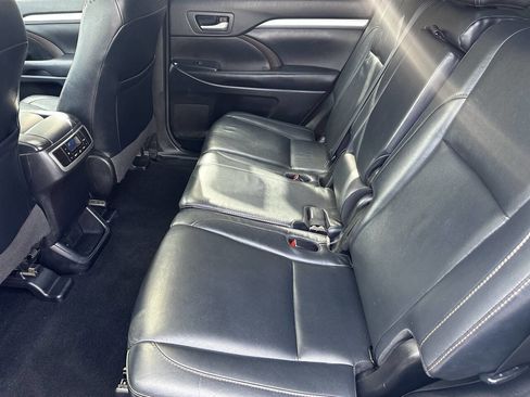 Used 2018 Toyota Highlander XLE w/ Protection Package #3 AWD/4WD image 11