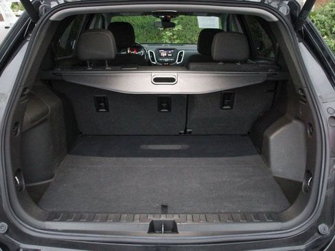 Used 2022 Chevrolet Equinox LT w/ Driver Convenience Package image 8