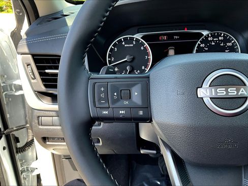 Certified 2026 Nissan Rogue SV AWD/4WD image 11