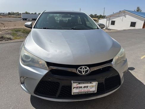 Used 2016 Toyota Camry SE image 2