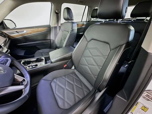 Used 2025 Volkswagen Atlas SE image 13