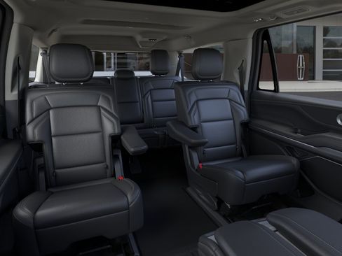 New 2025 Lincoln Navigator L Reserve AWD/4WD image 11