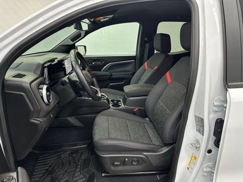 Used 2025 Chevrolet Colorado Z71 AWD/4WD image 9
