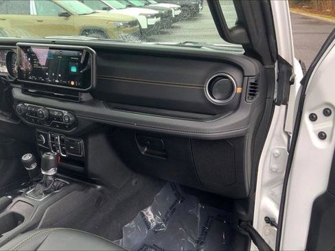 Certified 2025 Jeep Wrangler Unlimited Sahara AWD/4WD image 16