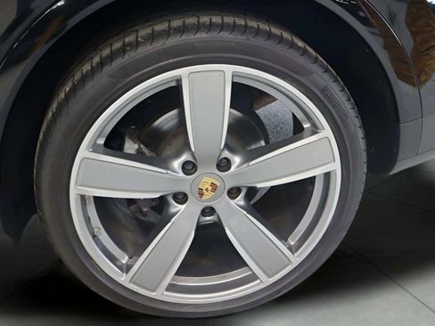 Used 2019 Porsche Cayenne image 38