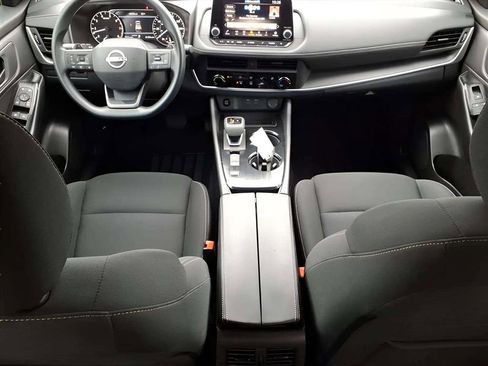 Used 2025 Nissan Rogue S image 10