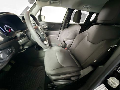 Used 2023 Jeep Renegade Latitude AWD/4WD image 14