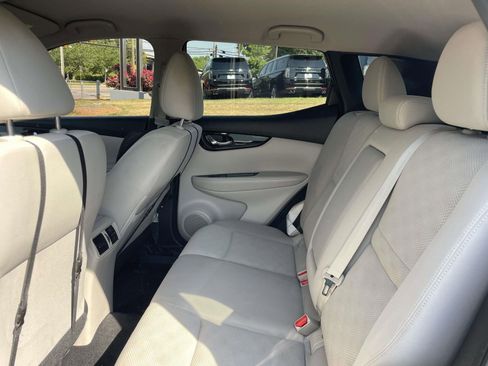 Used 2017 Nissan Rogue Sport SV w/ SV Premium Package FWD image 15