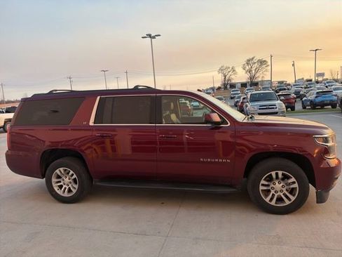 Used 2019 Chevrolet Suburban LT image 2