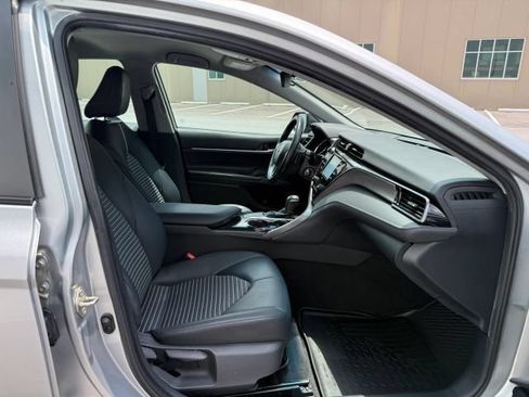 Used 2020 Toyota Camry SE FWD image 21