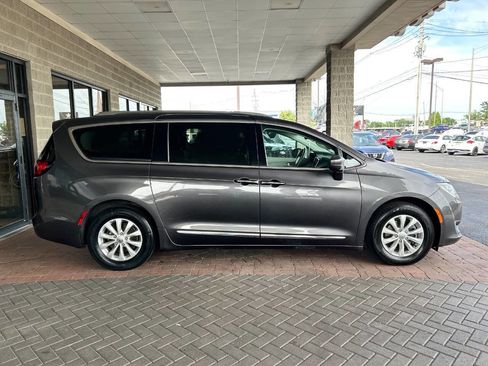 Used 2019 Chrysler Pacifica Touring-L FWD image 20