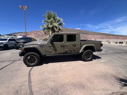 Used 2020 Jeep Gladiator Rubicon AWD/4WD image 2