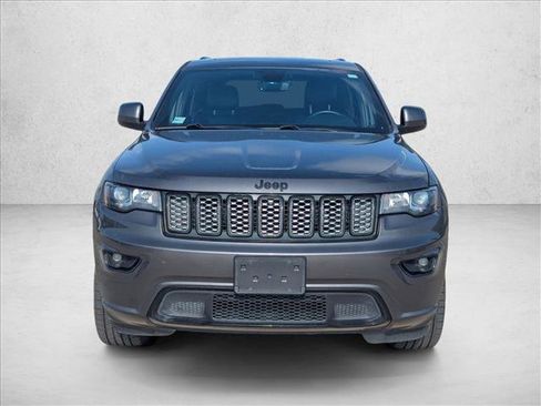 Used 2019 Jeep Grand Cherokee Altitude image 2