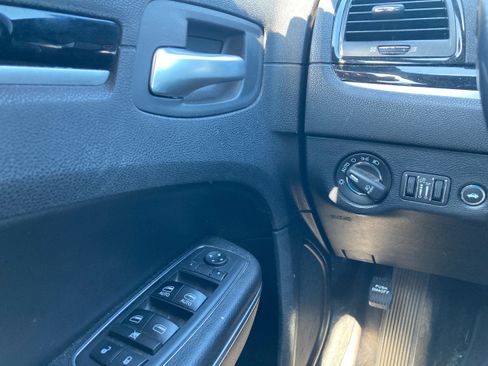 Used 2018 Chrysler 300 S image 20