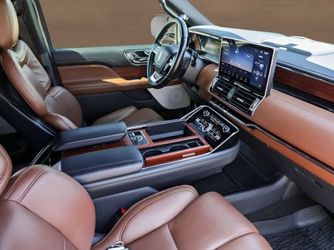 Used 2022 Lincoln Navigator L Reserve AWD/4WD image 29