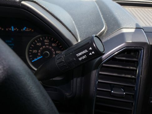 Used 2016 Ford F150 XLT AWD/4WD image 22