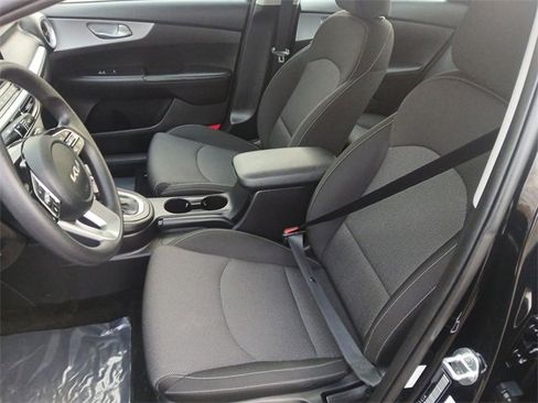 Certified 2022 Kia Forte LXS w/ LXS Technology Package image 11