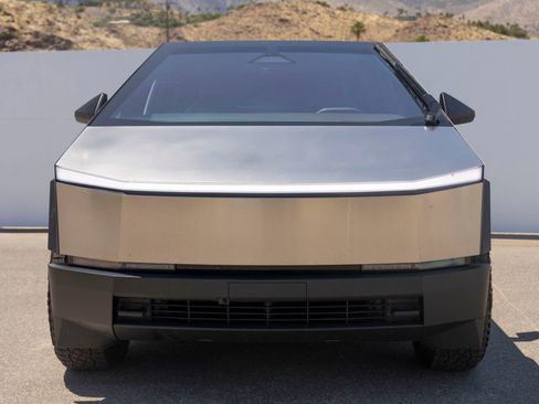 Used 2024 Tesla Cybertruck Cyberbeast AWD/4WD image 4